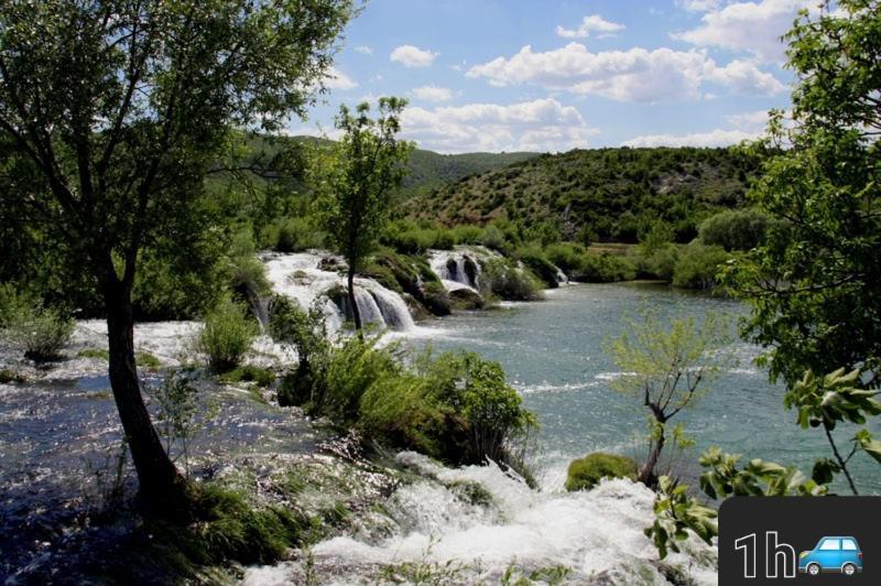 Вілла Ruralna Kuca Za Odmor Lika Lovinac  Екстер'єр фото