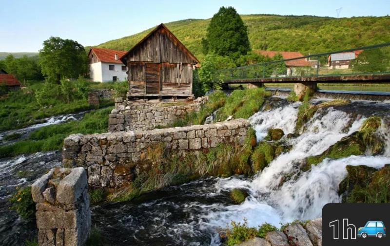Вілла Ruralna Kuca Za Odmor Lika Lovinac  Екстер'єр фото